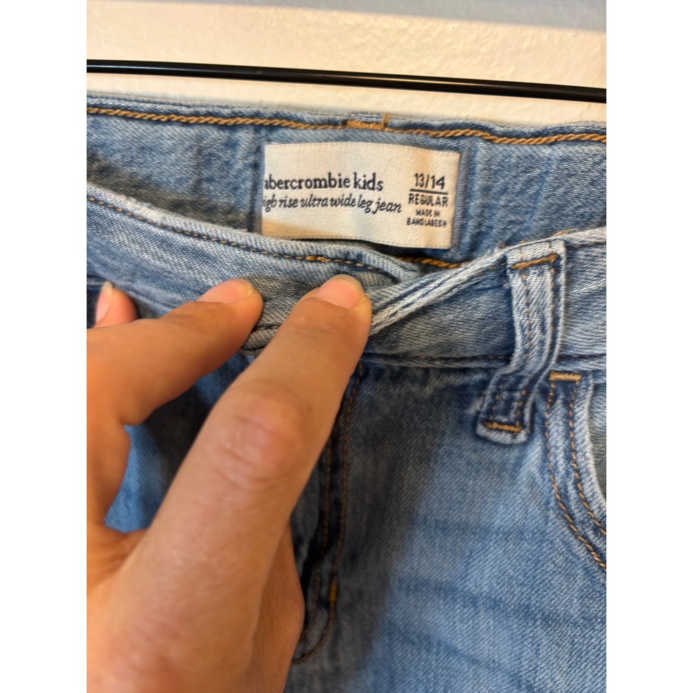Abercrombie Kids High Rise Ultra Wide Leg Jeans Light Wash Bow Detail Size 13/14 - Picture 3 of 5